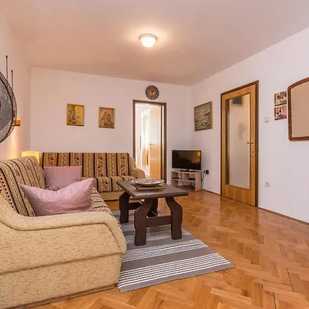1 Bedroom Lovely In Pakoštane